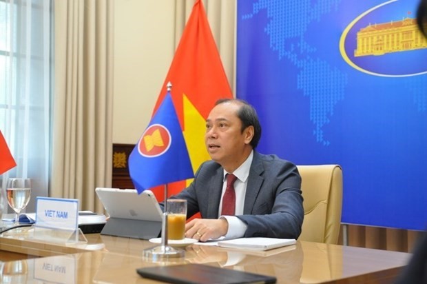 Thứ trưởng Ngoại giao Nguyễn Quốc Dũng, Trưởng SOM ASEAN Việt Nam phát biểu. (Ảnh: TTXVN phát)