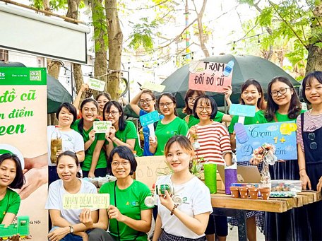 Các bạn trẻ nhiệt tình tham gia các hoạt động sống xanh - Ảnh: GreenPoints
