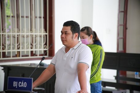 2 bị cáo Trần Hoàng Vũ và Nguyễn Ngọc Điệp nghe HĐXX tuyên án.