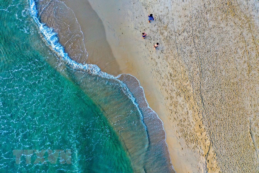 Trang web du lịch hàng đầu thế giới TripAdvisor vừa xếp bãi biển Mỹ Khê của thành phố Đà Nẵng nằm trong tốp 25 bãi biển đẹp nhất khu vực châu Á. (Ảnh: Trần Lê Lâm/TTXVN)