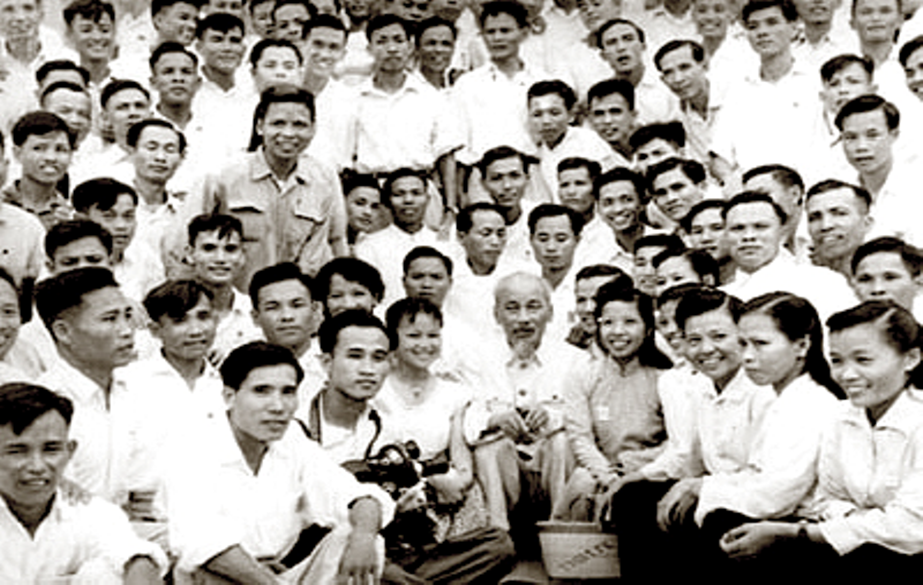 Chủ tịch Hồ Chí Minh gặp gỡ với các nhà báo, tháng 9/1960. Ảnh tư liệu