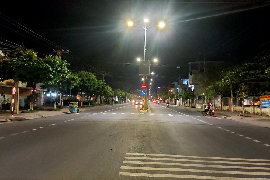 Đường Nguyễn Huệ lúc 19h30.
