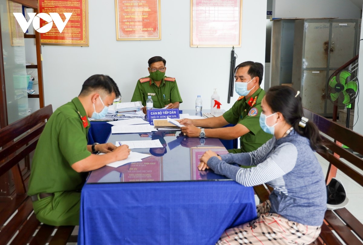 Công an phường Trung Kiên đang hoàn tất hồ sơ đề nghị Chủ tịch UBND phường ra quyết định xử phạt vi phạm hành chính.