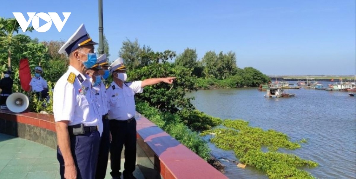 Các cựu chiến binh Hội truyền thống Đường Hồ Chí Minh trên biển Việt Nam thăm lại bến K15 Đồ Sơn (Hải Phòng), nơi xuất phát của các con tàu không số. Ảnh: Thanh Nga- VOV/Đông Bắc