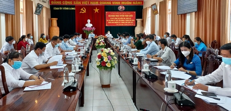 Phó Bí thư Thường trực Tỉnh ủy- Nguyễn Thành Thế cùng các đại biểu tham dự hội nghị trực tuyến toàn quốc tại điểm cầu tỉnh Vĩnh Long.
