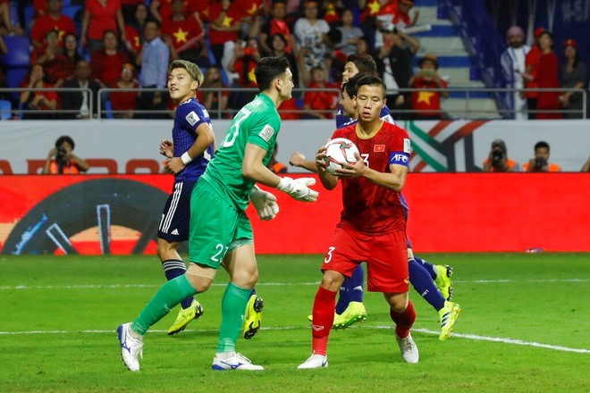 Chấn thương khiến Văn Lâm không thể dự vòng loại World Cup và AFF Cup cùng đội tuyển Việt Nam cuối năm nay.