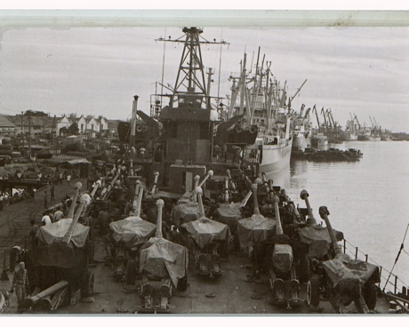 Bộ đội kỹ thuật cho tàu chở vũ khí thiết bị kỹ thuật tham gia Chiến dịch Hồ Chí Minh lịch sử năm 1975.