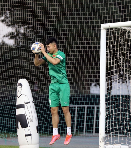 Thủ môn Văn Toản bị đau khớp vai nhưng ở mức độ nhẹ, không ảnh hưởng đến khả năng thi đấu tại vòng loại U.23 Châu Á 2022 sắp tới.