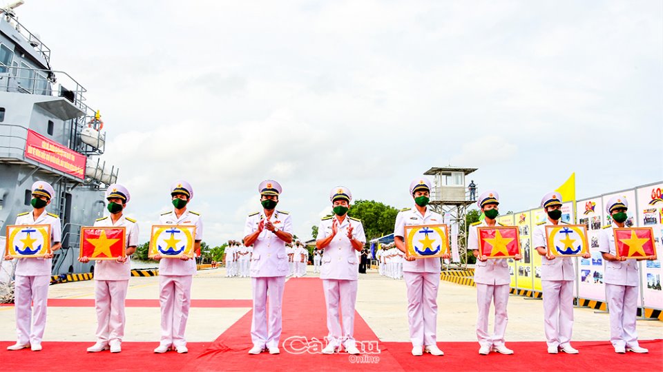 Việc tiếp nhận và làm Lễ thượng cờ cho 4 tàu vận tải đổ bộ đa năng RoRo 5612 là sự kiện trọng đại trong tiến trình tiến thẳng lên hiện đại của Hải quân Việt Nam.