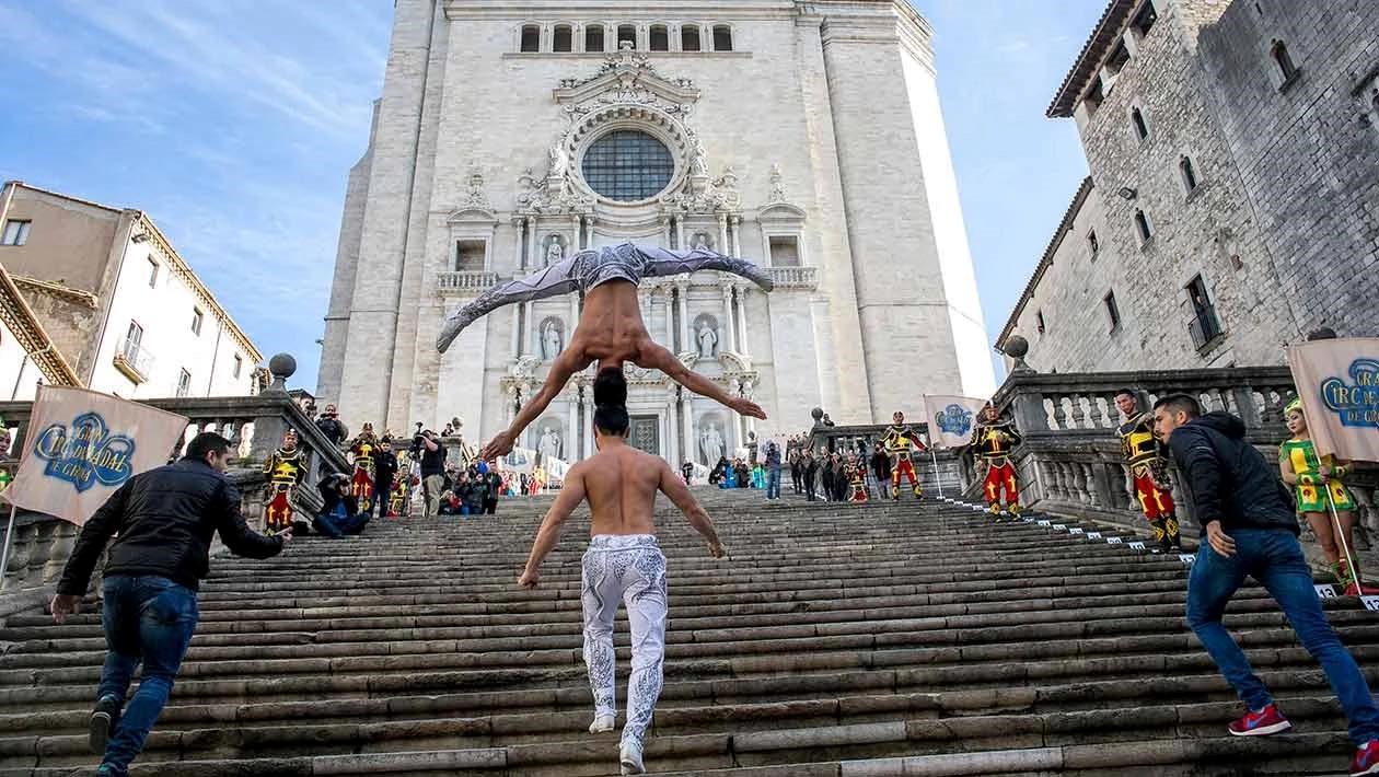 Hình ảnh Quốc Cơ - Quốc Nghiệp lập kỷ lục Guinness thế giới tại Nhà thờ Girona năm 2016. Ảnh: NVCC.