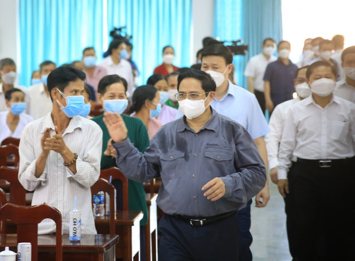  Thủ tướng Chính phủ Phạm Minh Chính đến dự buổi trao nhà và quà cho gia đình chính sách và bà con khó khăn của huyện Tam Bình, Vũng Liêm.