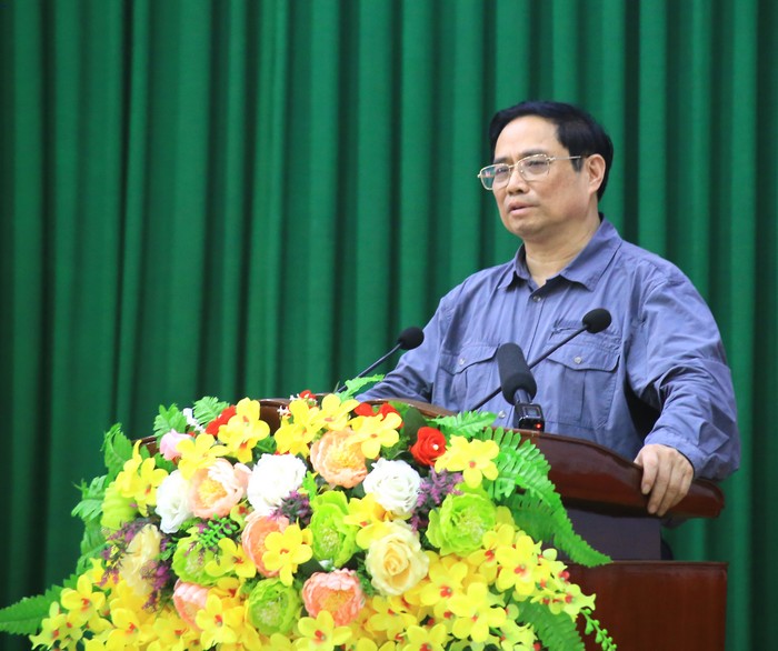 Thủ tướng Chính phủ Phạm Minh Chính phát biểu tại buổi trao quà tại Quảng trường Vũng Liêm