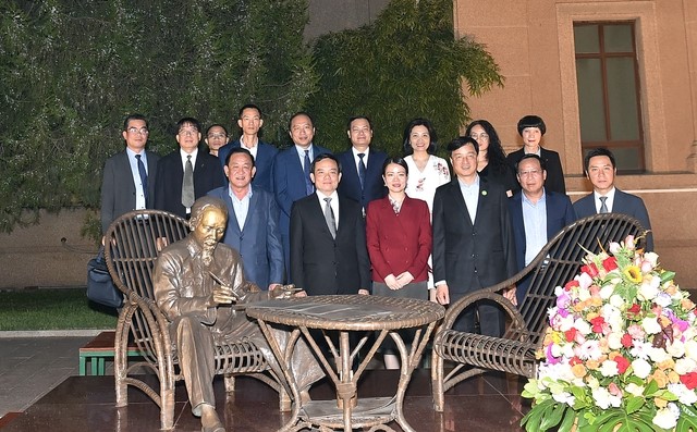 Phó Thủ tướng Trần Lưu Quang thăm Đại sứ quán Việt Nam tại Trung Quốc - Ảnh: VGP/Hải Minh