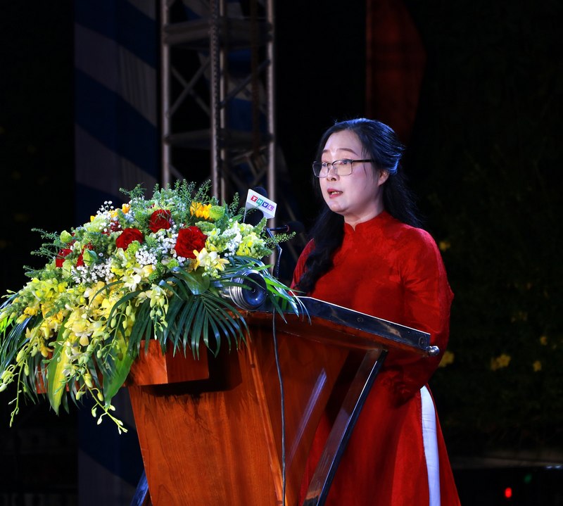 Bà Nguyễn Thị Quyên Thanh – Phó Chủ tịch UBND tỉnh, đọc diễn văn khai mạc Ngày hội Du lịch tỉnh Vĩnh Long lần III năm 2023.