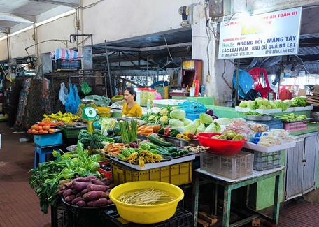 Các tiểu thương thuộc diện tạm di dời mong muốn được bố trí ở địa điểm thuận tiện mua bán.