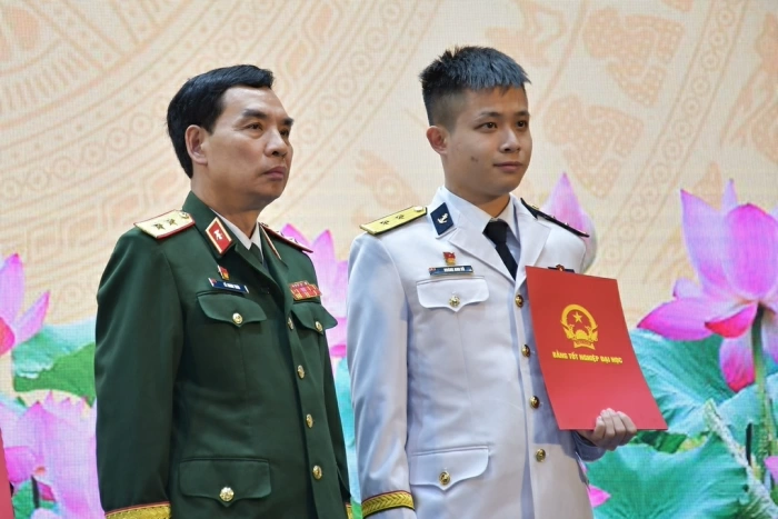 Sinh viên tốt nghiệp xuất sắc vào quân đội được phụ cấp lên đến 250% lương