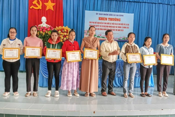 Đầu tư công tác dân số tạo nền tảng phát triển bền vững