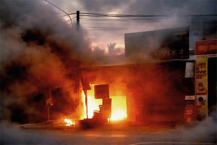 Chủ động phòng ngừa cháy, nổ khi sạc thiết bị điện