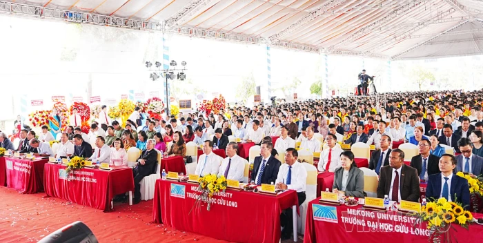 Trường ĐH Cửu Long chào đón hơn 3.600 tân sinh viên đại học chính quy bước vào năm học mới