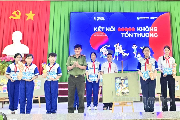 Phường Bến Tre tuyên truyền phòng, chống
xâm hại trực tuyến cho học sinh