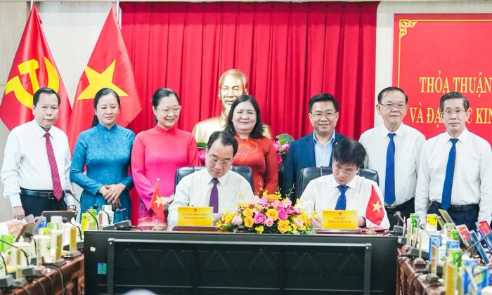 Vĩnh Long ký kết hợp tác toàn diện với Đại học Kinh tế TP Hồ Chí Minh