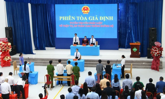 Phiên tòa giả định hưởng ứng Ngày Pháp luật Việt Nam (9/11)