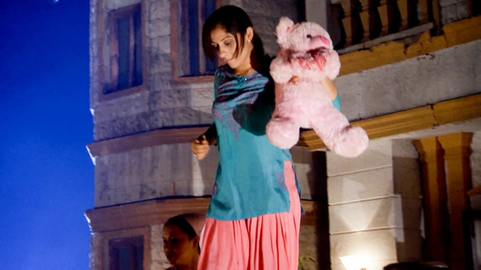 Công chúa nhỏ đáng thương trước chuỗi bi kịch nối dài