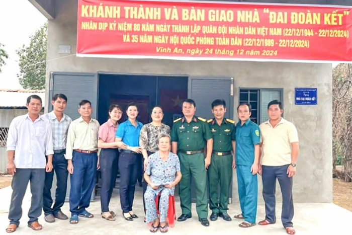 Trưởng ban công tác mặt trận ấp gương mẫu, hết lòng vì dân