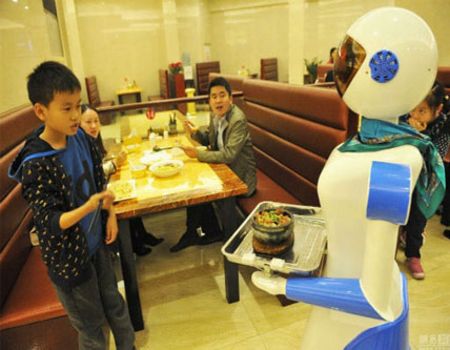 Robot bồi bàn ở Trung Quốc