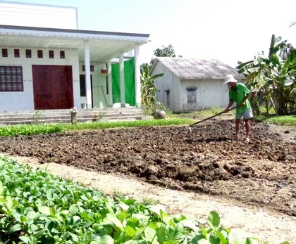 Nhà anh Lê Văn Hùng và nhiều nông dân khác ở ấp Long Công vừa được xây mới khang trang.