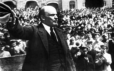 VI. Lê-nin (1870-1924)- Lãnh tụ của giai cấp vô sản Nga, người trực tiếp lãnh đạo thắng lợi cuộc Cách mạng Tháng Mười Nga năm 1917.