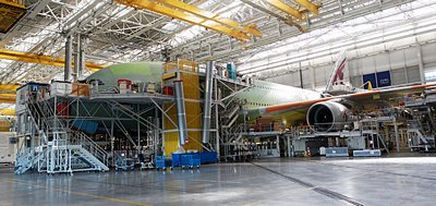 Máy bay A380 được lắp ráp trong nhà máy của Airbus tại Toulouse (Pháp) - Ảnh: T.PHÙNG