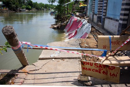 Năm 2015 đã xảy ra sạt lở bờ sông tại 39 điểm gây thiệt hại trên 3 tỷ đồng.