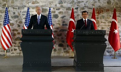 Phó tổng thống Mỹ Joe Biden và Thủ tướng Thổ Nhĩ Kỳ Ahmet Davutoglu tại cuộc họp báo ngày 23/1 (Reuters)