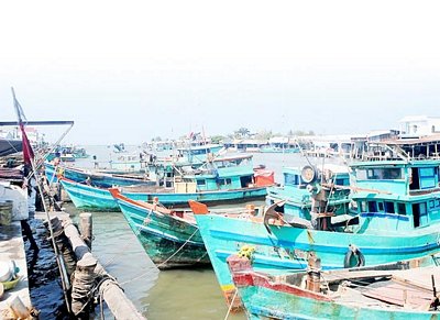 Cửa biển Khánh Hội bị bồi lắng nên “giam lỏng” nhiều tàu công suất lớn ra khơi