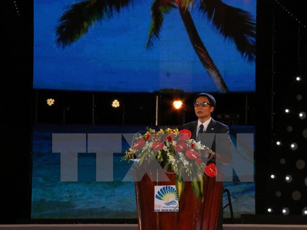 Phó Thủ tướng Vũ Đức Đam phát biểu tại lễ khai mạc Năm Du lịch quốc gia 2016. (Ảnh: Lê Huy Hải/TTXVN)