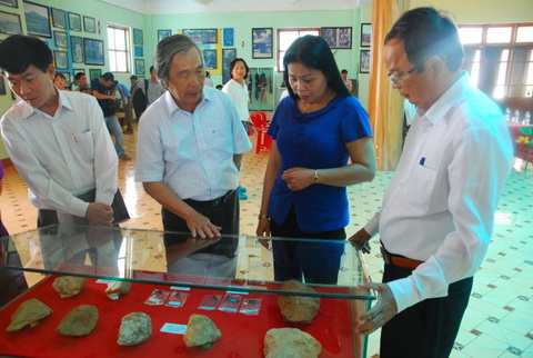 Các vật dụng đồ đá cũ được trưng bày tại Bảo tàng Quang Trung (thị xã An Khê, Gia Lai) - Ảnh: Tuoitre.vn