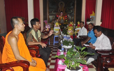 Sư cả Thạch Xa Rốt cùng Ban Hoằng pháp chùa và các vị Acha, họp bàn về Chol Chnam Thmay.