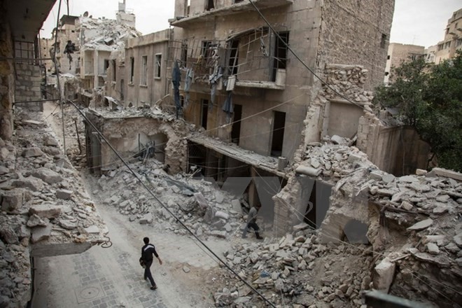 Cảnh đổ nát sau các cuộc giao tranh tại thành phố Aleppo. (Nguồn: AFP/TTXVN)
