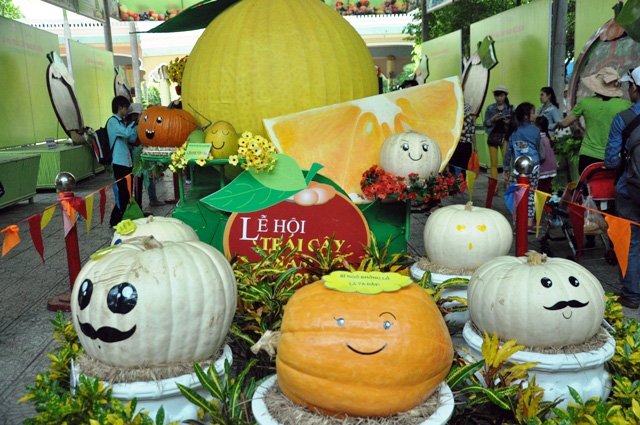  Nhiều loại quả, trái cây “khủng” hội tụ ở Sài Gòn