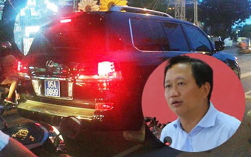 Xe Lexus tư nhân được gắn biển số xanh chở ông Thanh trên đường phố Cần Thơ (Ảnh: Dân Trí)