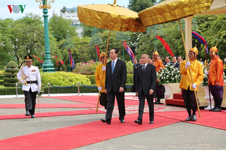 Sáng 15/6, lễ đón trọng thể đã được tổ chức tại Hoàng Cung Campuchia.