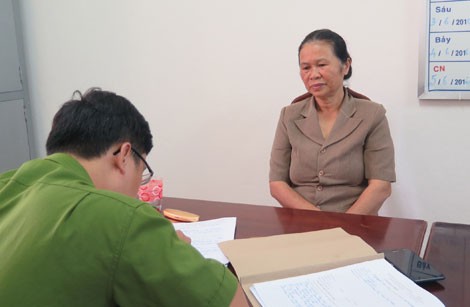 Nguyễn Thị Hoa đầu thú tại cơ quan Công an sau 11 năm trốn truy nã.