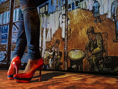 Cấm đi giày cao gót khi vào thăm các công trình lịch sử ở Hy Lạp