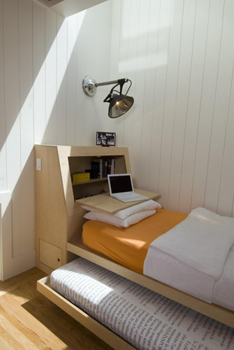 Thiết kế nhỏ gọn, không gian làm việc kết hợp với ngủ.