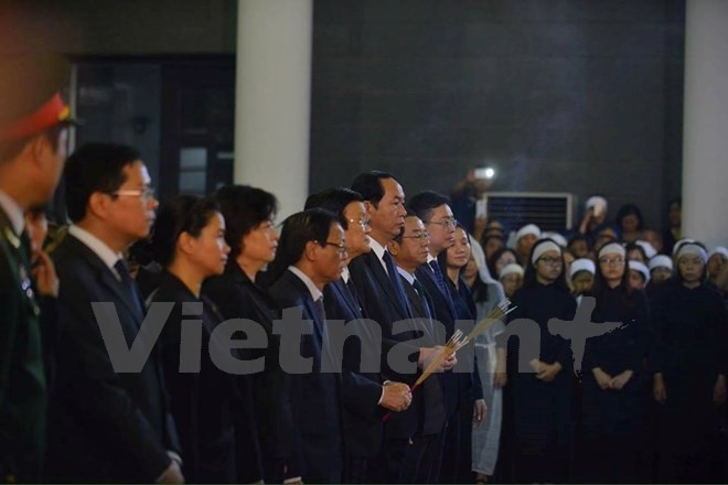 Lãnh đạo cấp cao Đảng và Nhà nước trong lễ viếng. (Ảnh: Minh Sơn/Vietnam+)