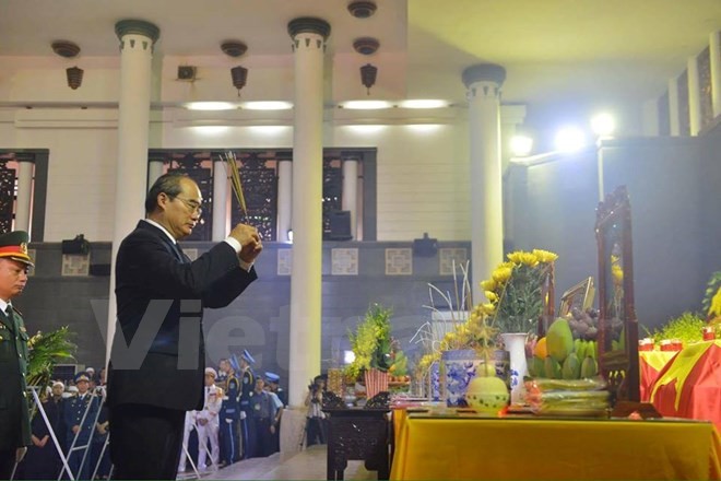Chủ tịch Ủy ban Trung ương Mặt trận Tổ quốc Việt Nam Nguyễn Thiện Nhân trong lễ viếng. (Ảnh: Minh Sơn/Vietnam+)