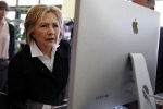 Tin tặc tấn công máy tính đội tranh cử của bà Clinton