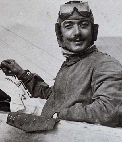 10. Adolphe Pegoud (người Pháp) được coi là phi công đầu tiên của phe đồng minh trong lịch sử hàng không, là phi công đầu tiên trong Thế chiến 1 bắn hạ 6 máy bay đối phương.
