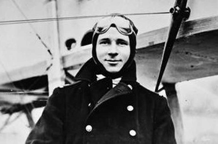 8. Edward Bannock sinh ở Ireland năm 1887. Ông đặc biệt yêu thích việc bắn hạ phi cơ đối phương và đã hạ được 61 chiếc máy bay địch. Bannock thiệt mạng vào năm 1918 do trúng hỏa lực phòng không của địch.